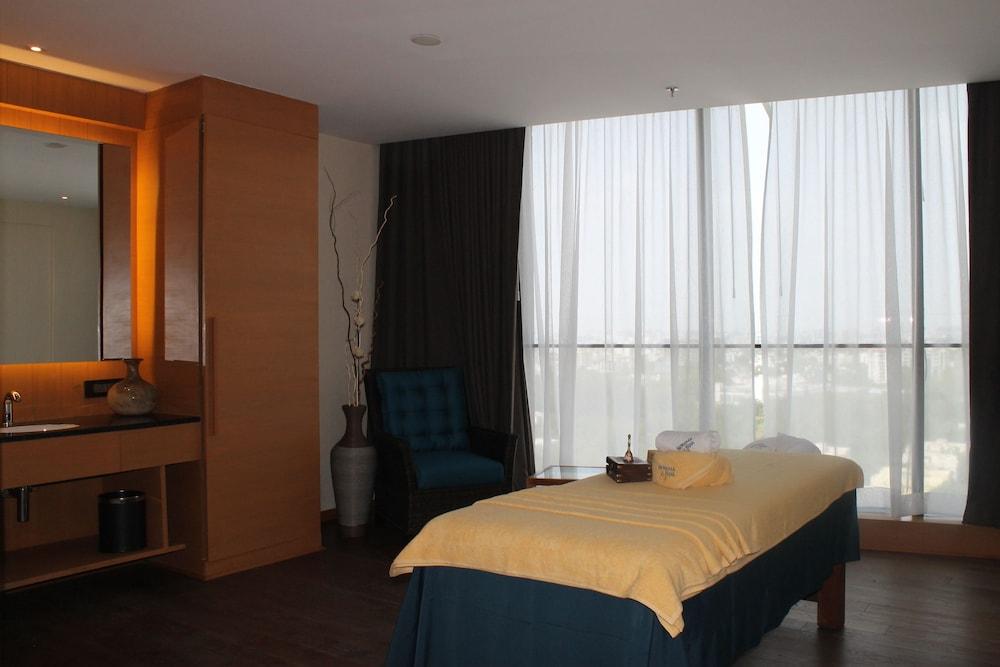 Doubletree By Hilton Ahmedabad Hotell Eksteriør bilde