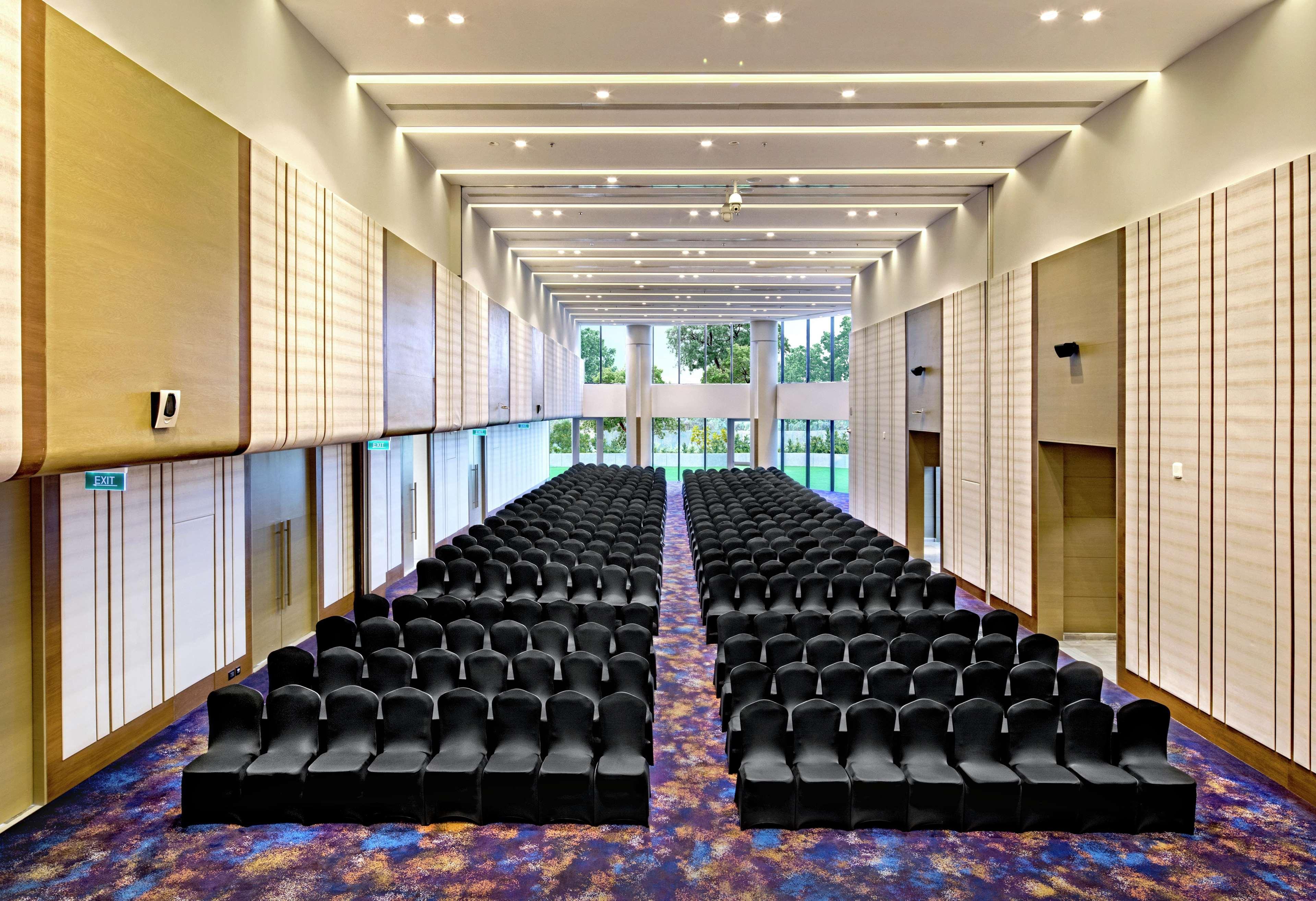 Doubletree By Hilton Ahmedabad Hotell Eksteriør bilde