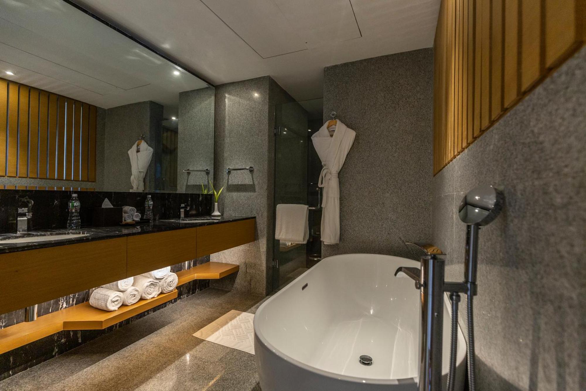 Doubletree By Hilton Ahmedabad Hotell Eksteriør bilde