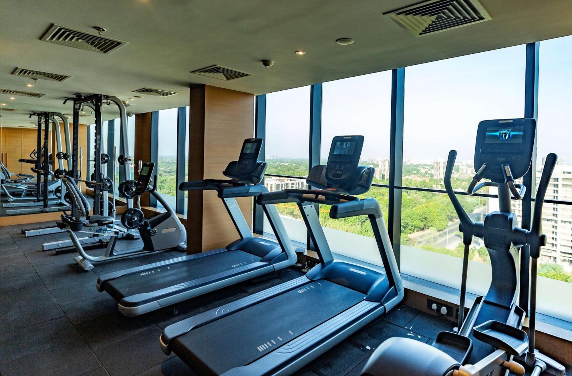 Doubletree By Hilton Ahmedabad Hotell Eksteriør bilde